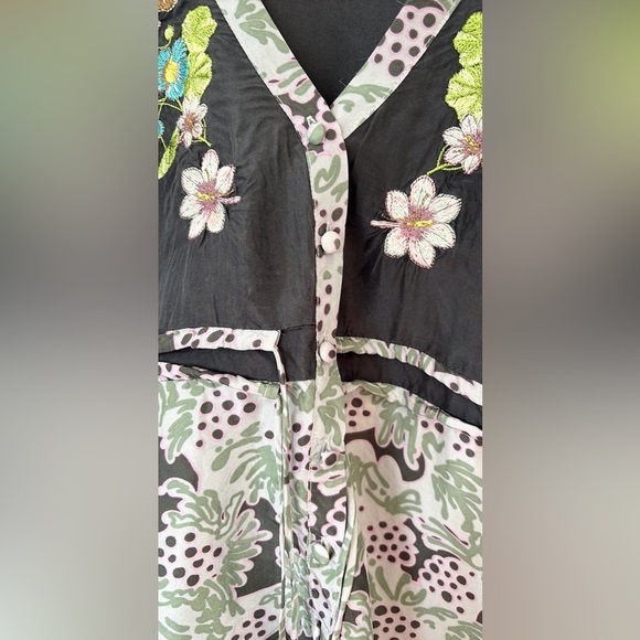 Johnny Was silk embroidered top , sz large - Picture 7 of 11